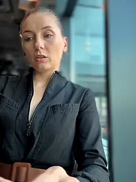 Snapshot of Crazy-Rosa chatting on October 30, 2025, 9:33 am Crazy-Rosa online show from October 30, 2025, 9:33 am