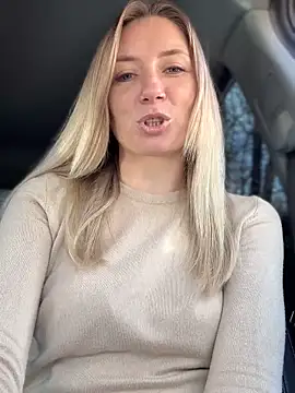 Snapshot of Crazy-Rosa chatting on November 12, 2025, 8:37 am Crazy-Rosa online show from November 12, 2025, 8:37 am