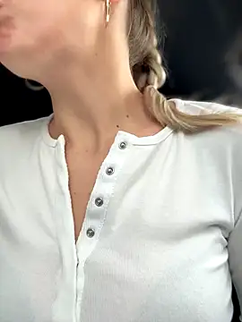 Snapshot of Crazy-Rosa chatting on November 15, 2025, 6:33 am Crazy-Rosa online show from November 15, 2025, 6:33 am