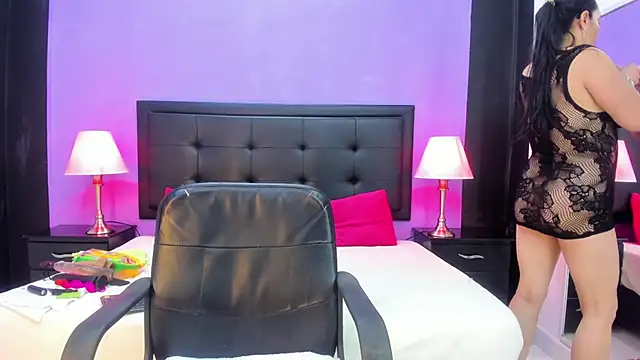 Snapshot of MaduraLuciana chatting on January 18, 2025, 5:15 pm MaduraLuciana online show from January 18, 2025, 5:15 pm