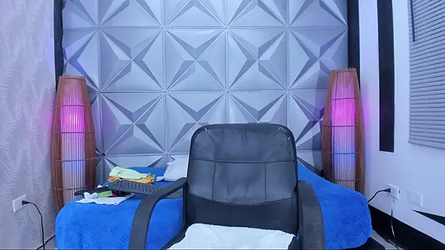 Snapshot of MaduraLuciana chatting on February 12, 2025, 11:18 am MaduraLuciana online show from February 12, 2025, 11:18 am