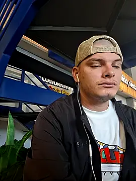  Ottis  online show from November 6, 2025, 4:08 pm