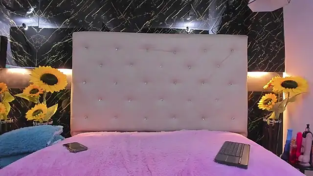 Alexa Smith   online show from February 22, 2025, 7:23 am