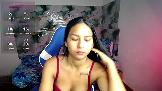 Snapshot of Emma-mae chatting on February 19, 2026, 2:35 pm Emma-mae online show from February 19, 2026, 2:35 pm