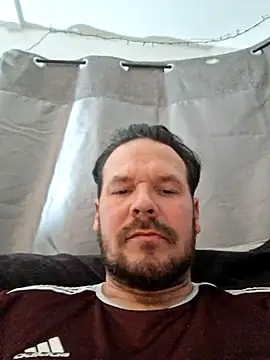 Snapshot of chrisB09 chatting on November 28, 2025, 9:39 pm chrisB09 online show from November 28, 2025, 9:39 pm