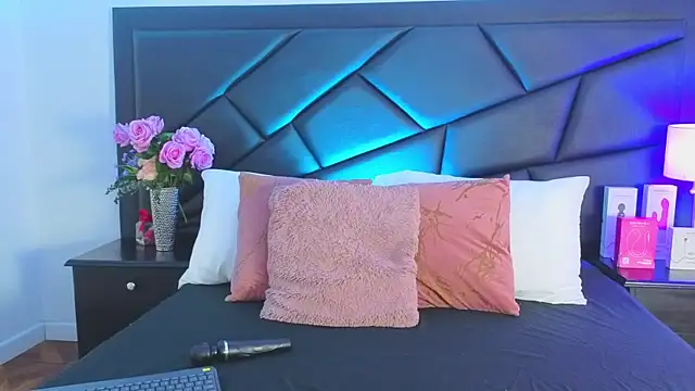 SophieCarther online show from January 9, 2026, 12:52 pm