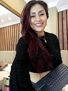 Snapshot of MonicaMoret chatting on February 5, 2025, 11:23 am MonicaMoret online show from February 5, 2025, 11:23 am