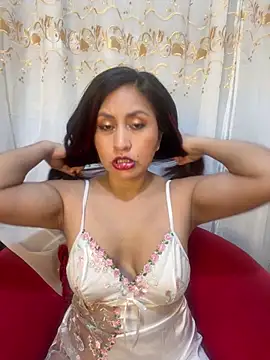 Snapshot of MonicaMoret chatting on January 12, 2026, 12:10 pm MonicaMoret online show from January 12, 2026, 12:10 pm