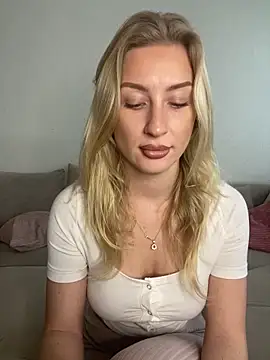 belle98 online show from December 18, 2025, 1:17 pm