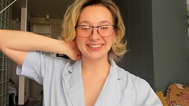 Lilith lutherlow online show from March 26, 2026, 12:11 pm