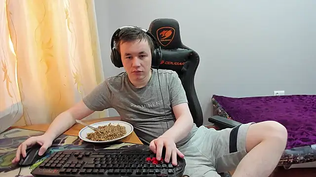 iliaskrislove online show from December 18, 2025, 7:36 am