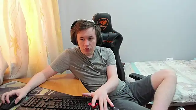 iliaskrislove online show from February 12, 2026, 5:46 am