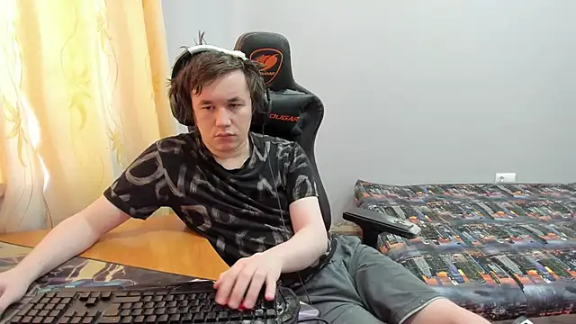 iliaskrislove online show from March 16, 2026, 12:31 pm