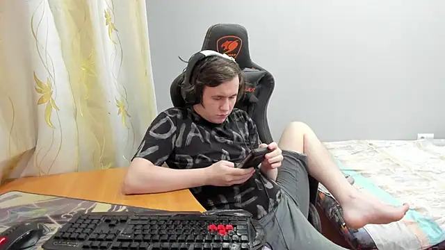 iliaskrislove online show from March 24, 2026, 4:12 pm