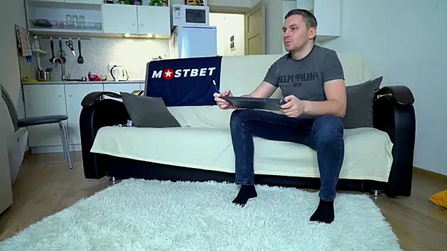 Snapshot of littlesweettifany chatting on December 21, 2024, 9:12 am littlesweettifany online show from December 21, 2024, 9:12 am