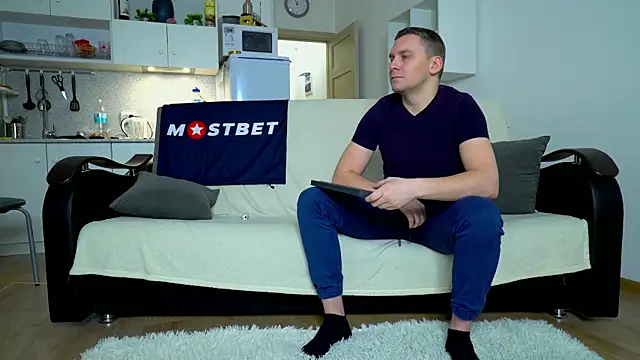 Snapshot of littlesweettifany chatting on January 14, 2025, 10:06 am littlesweettifany online show from January 14, 2025, 10:06 am