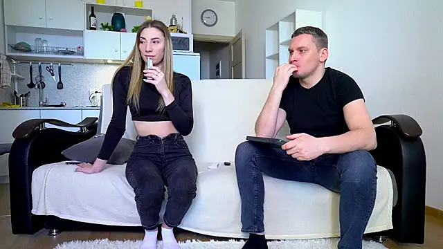 Snapshot of littlesweettifany chatting on March 7, 2025, 12:23 pm littlesweettifany online show from March 7, 2025, 12:23 pm