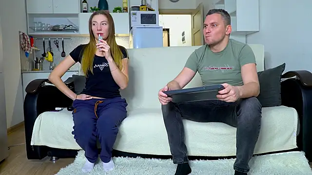 Snapshot of littlesweettifany chatting on December 5, 2025, 11:41 am littlesweettifany online show from December 5, 2025, 11:41 am