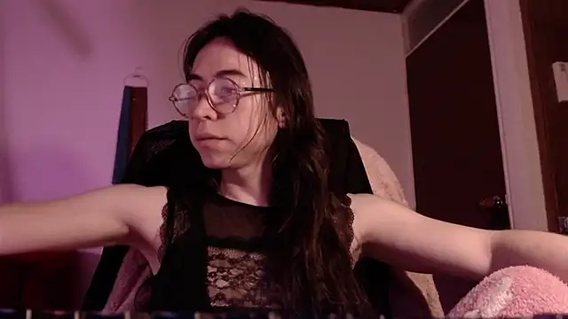 emily pearl  online show from October 25, 2025, 10:45 am