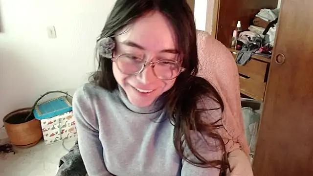 Snapshot of emily_pearl_ chatting on January 15, 2026, 7:50 pm emily pearl online show from January 15, 2026, 7:50 pm