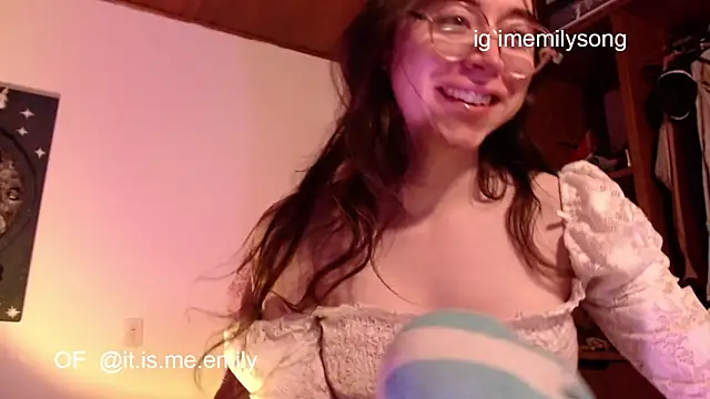 Snapshot of emily_pearl_ chatting on February 1, 2026, 10:25 am emily pearl online show from February 1, 2026, 10:25 am