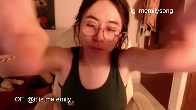 Snapshot of emily_pearl_ chatting on March 2, 2026, 11:11 pm emily pearl online show from March 2, 2026, 11:11 pm