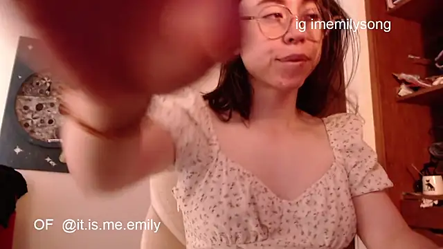 Snapshot of emily_pearl_ chatting on March 13, 2026, 1:18 pm emily pearl online show from March 13, 2026, 1:18 pm