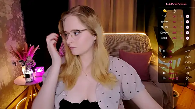 Aemilia  online show from November 4, 2025, 8:35 am