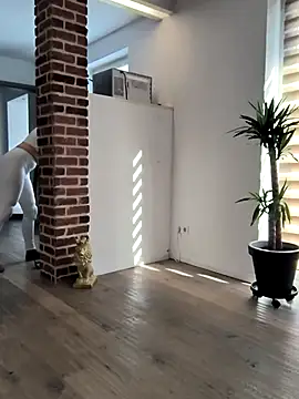 Linalicious online show from February 18, 2025, 9:43 am