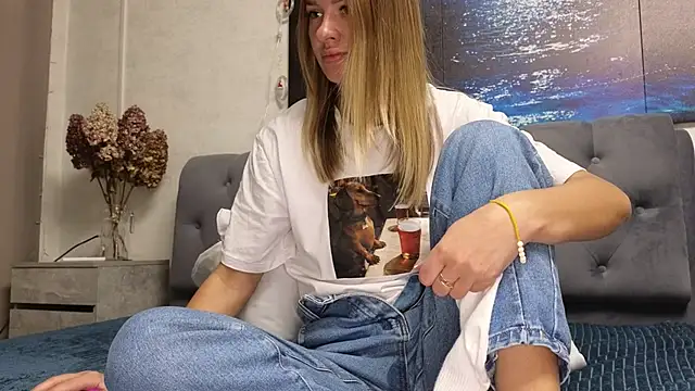 Strip-Lady online show from March 18, 2026, 1:36 pm