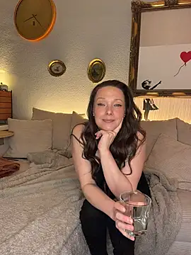 Sub-Mila online show from April 3, 2026, 6:28 pm