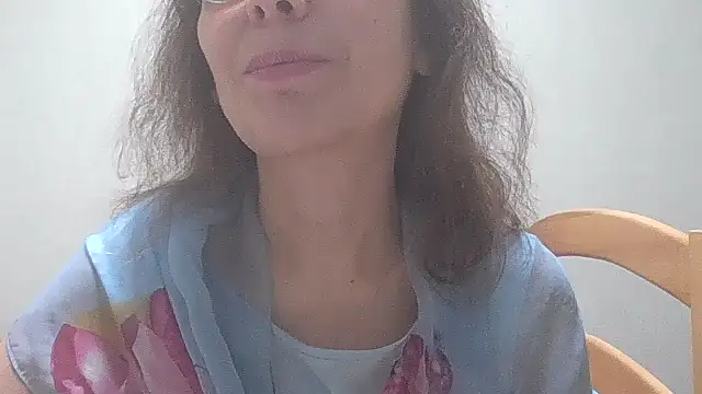 Snapshot of HollyJewel chatting on December 31, 2024, 6:24 pm HollyJewel online show from December 31, 2024, 6:24 pm