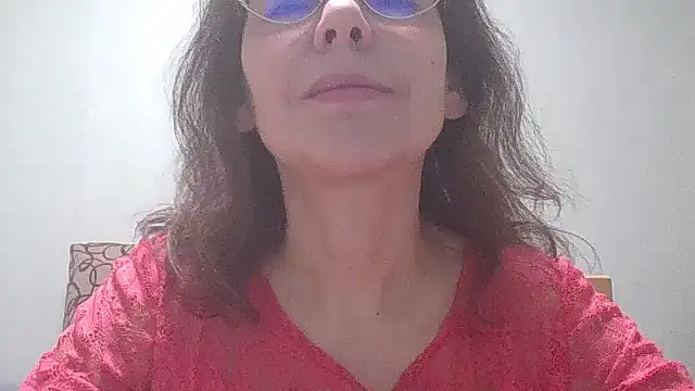 Snapshot of HollyJewel chatting on January 1, 2025, 6:49 pm HollyJewel online show from January 1, 2025, 6:49 pm