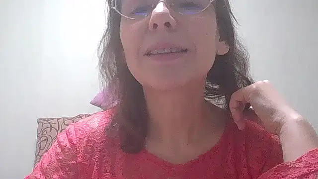 Snapshot of HollyJewel chatting on January 3, 2025, 6:03 pm HollyJewel online show from January 3, 2025, 6:03 pm