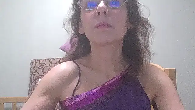 Snapshot of HollyJewel chatting on January 15, 2025, 4:21 pm HollyJewel online show from January 15, 2025, 4:21 pm