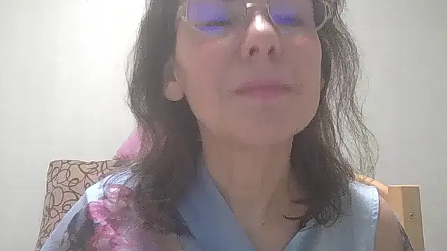 Snapshot of HollyJewel chatting on January 27, 2025, 6:09 pm HollyJewel online show from January 27, 2025, 6:09 pm