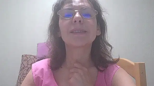 Snapshot of HollyJewel chatting on February 25, 2025, 6:20 pm HollyJewel online show from February 25, 2025, 6:20 pm