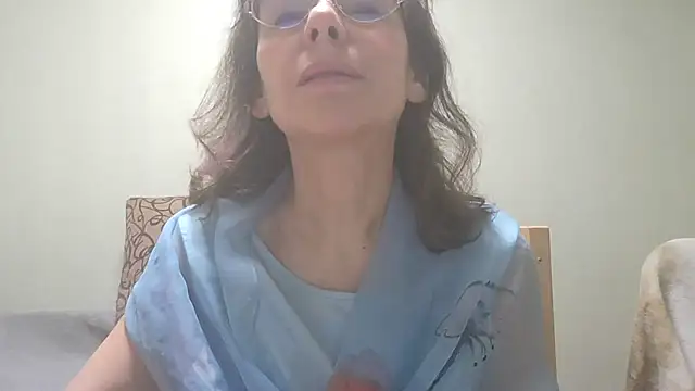 Snapshot of HollyJewel chatting on March 5, 2025, 5:50 pm HollyJewel online show from March 5, 2025, 5:50 pm