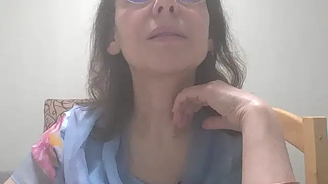 Snapshot of HollyJewel chatting on March 5, 2025, 8:53 pm HollyJewel online show from March 5, 2025, 8:53 pm