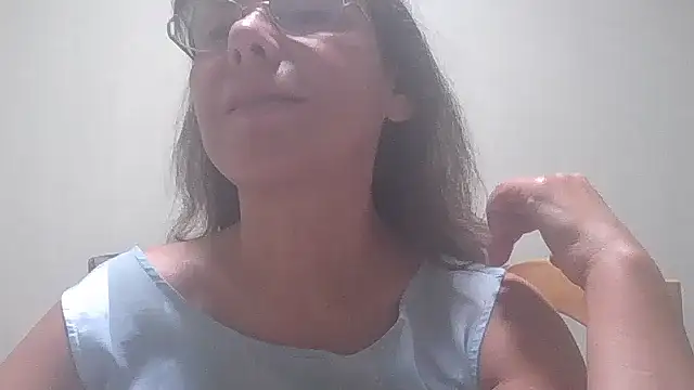 Snapshot of HollyJewel chatting on September 15, 2025, 4:40 pm HollyJewel online show from September 15, 2025, 4:40 pm