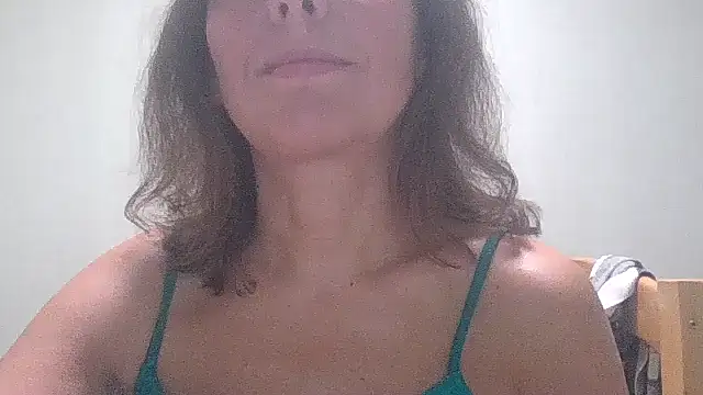 Snapshot of HollyJewel chatting on September 28, 2025, 6:57 pm HollyJewel online show from September 28, 2025, 6:57 pm