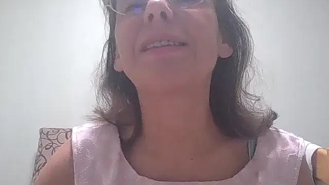 Snapshot of HollyJewel chatting on October 2, 2025, 5:53 pm HollyJewel online show from October 2, 2025, 5:53 pm