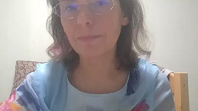 Snapshot of HollyJewel chatting on October 3, 2025, 4:59 pm HollyJewel online show from October 3, 2025, 4:59 pm