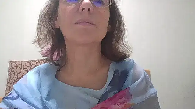 Snapshot of HollyJewel chatting on October 9, 2025, 4:49 pm HollyJewel online show from October 9, 2025, 4:49 pm