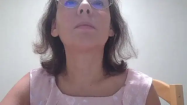 Snapshot of HollyJewel chatting on October 10, 2025, 3:33 pm HollyJewel online show from October 10, 2025, 3:33 pm