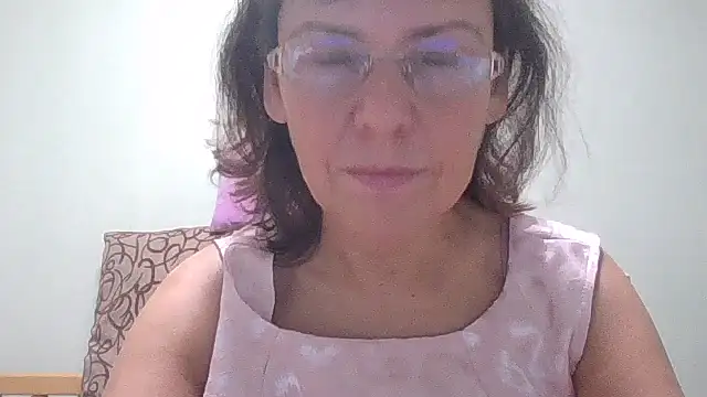 Snapshot of HollyJewel chatting on October 13, 2025, 4:18 pm HollyJewel online show from October 13, 2025, 4:18 pm