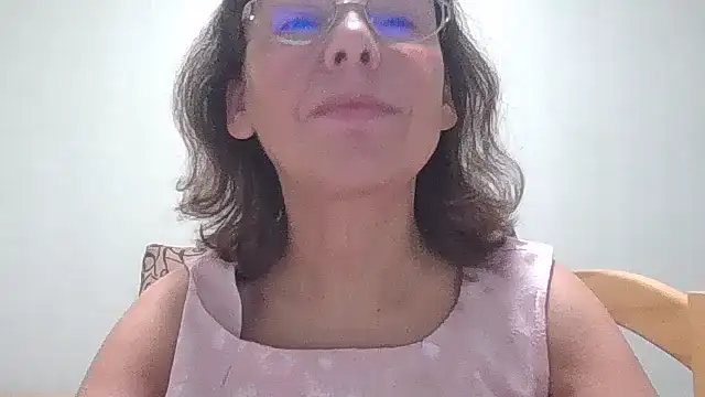 Snapshot of HollyJewel chatting on October 14, 2025, 5:03 pm HollyJewel online show from October 14, 2025, 5:03 pm