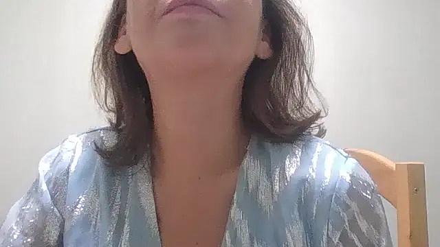 Snapshot of HollyJewel chatting on October 20, 2025, 5:24 pm HollyJewel online show from October 20, 2025, 5:24 pm