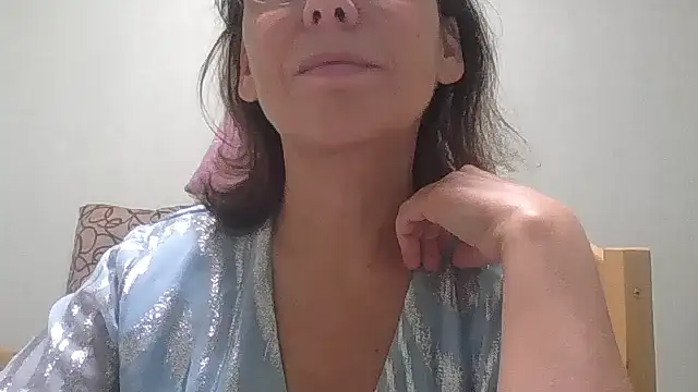 Snapshot of HollyJewel chatting on October 22, 2025, 6:51 pm HollyJewel online show from October 22, 2025, 6:51 pm