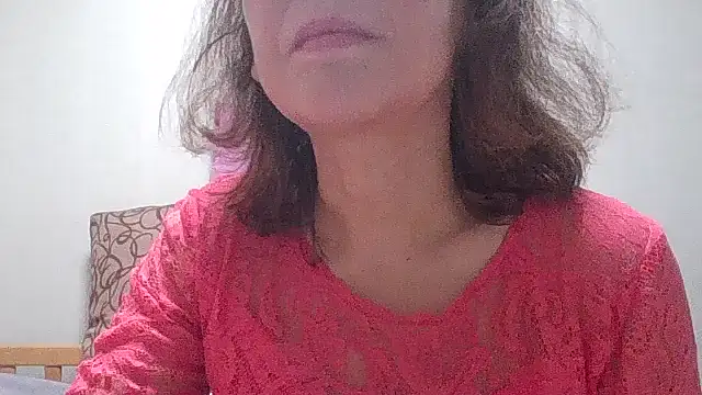 Snapshot of HollyJewel chatting on October 24, 2025, 2:24 pm HollyJewel online show from October 24, 2025, 2:24 pm